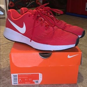 Kids Nike Shoes Size 7Y